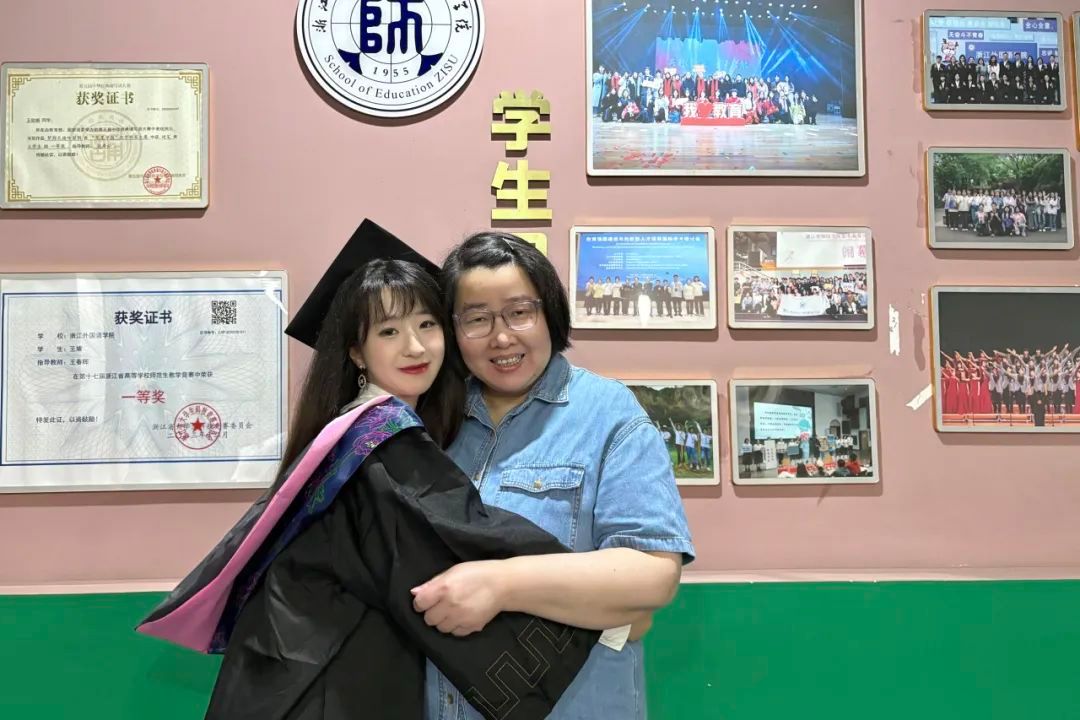 穿绿色衣服的人AI 生成的内容可能不正确。