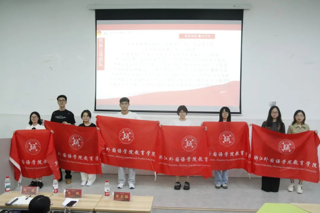 图片包含 男人, 人们, 大, 桌子AI 生成的内容可能不正确。