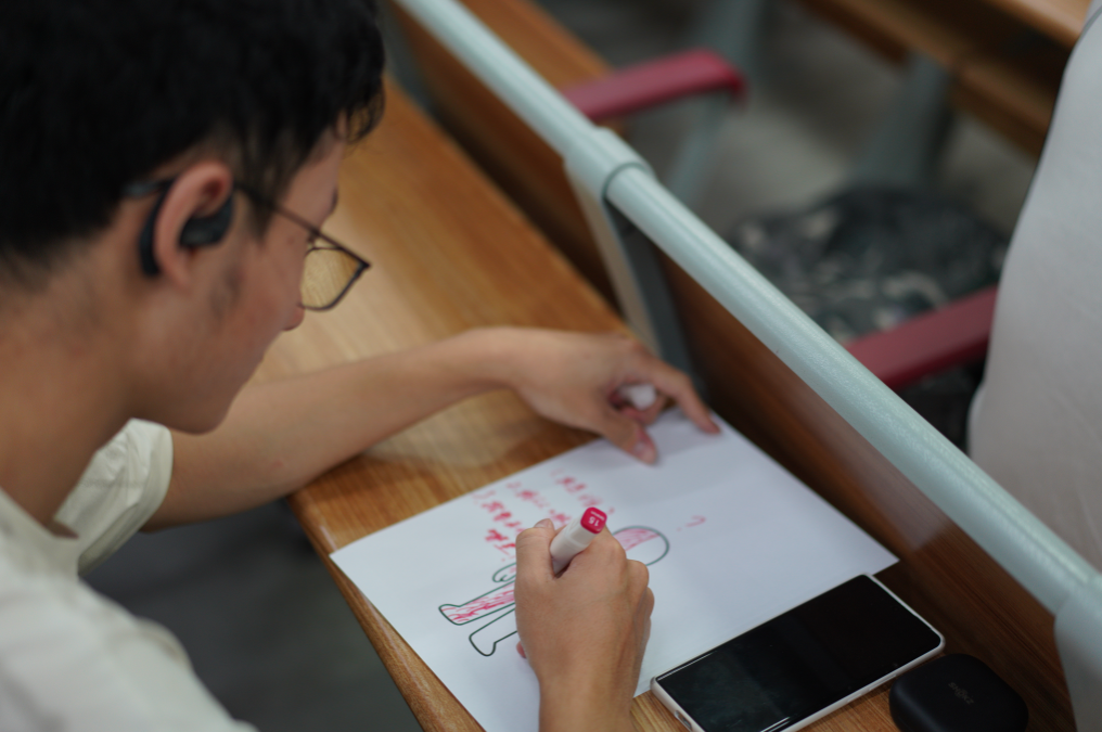 人在切蛋糕AI 生成的内容可能不正确。