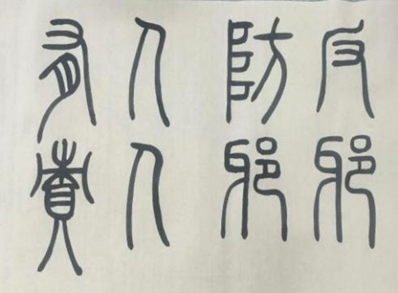 白板上的涂鸦描述已自动生成